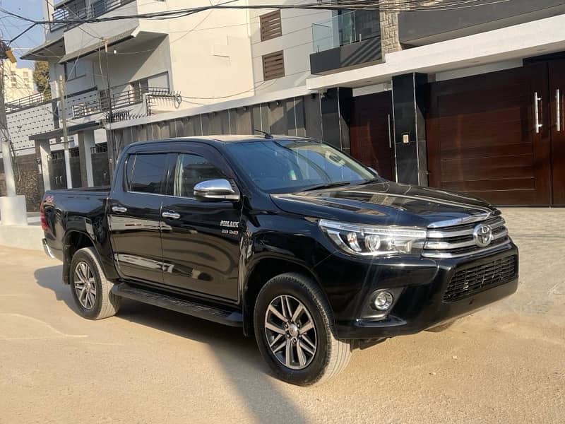 Toyota Hilux revo V 2018 0