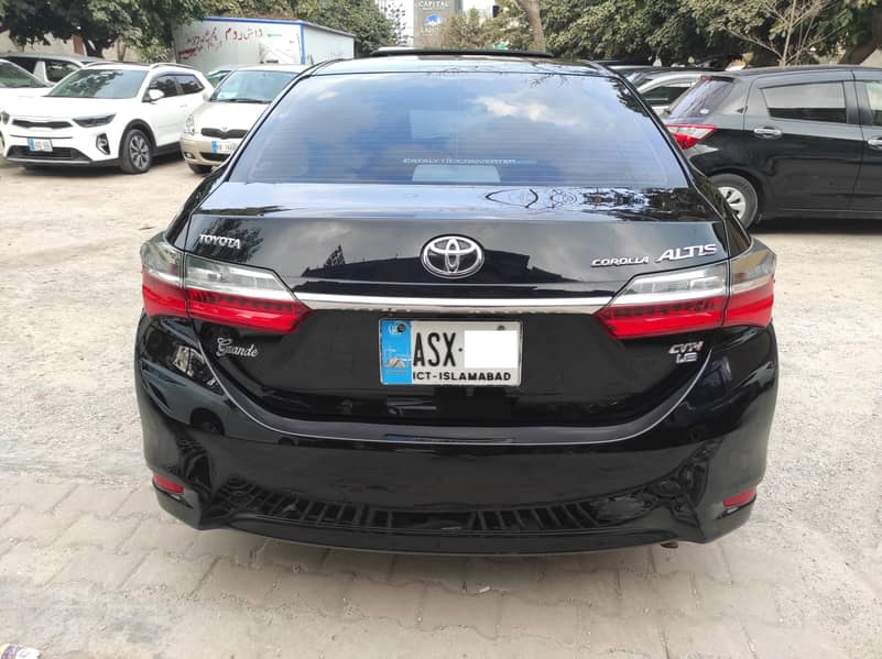 Toyota Altis Grande 2018 4