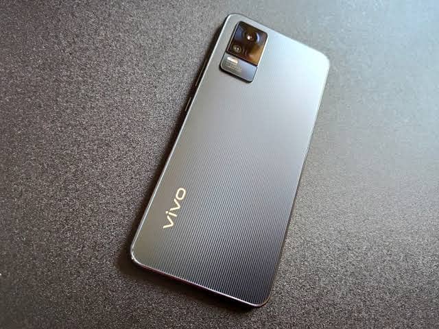 VIVO V21E 8+4/128 1