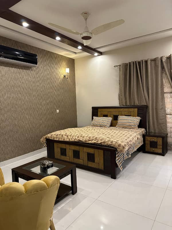 10 marla laxry furnish upper portion k 2 room par day weekly available for rent bahria town lahore 0