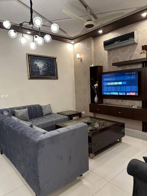 10 marla laxry furnish upper portion k 2 room par day weekly available for rent bahria town lahore 2