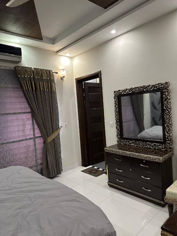 10 marla laxry furnish upper portion k 2 room par day weekly available for rent bahria town lahore 8