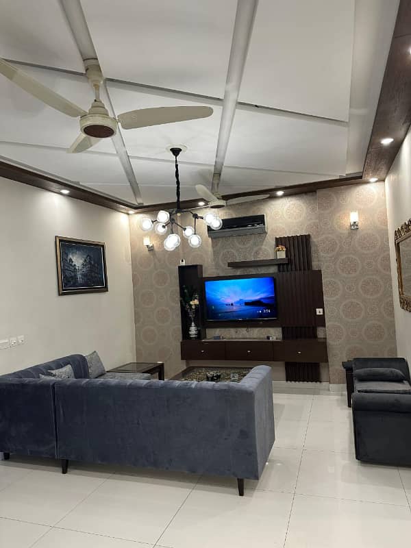 10 marla laxry furnish upper portion k 2 room par day weekly available for rent bahria town lahore 14