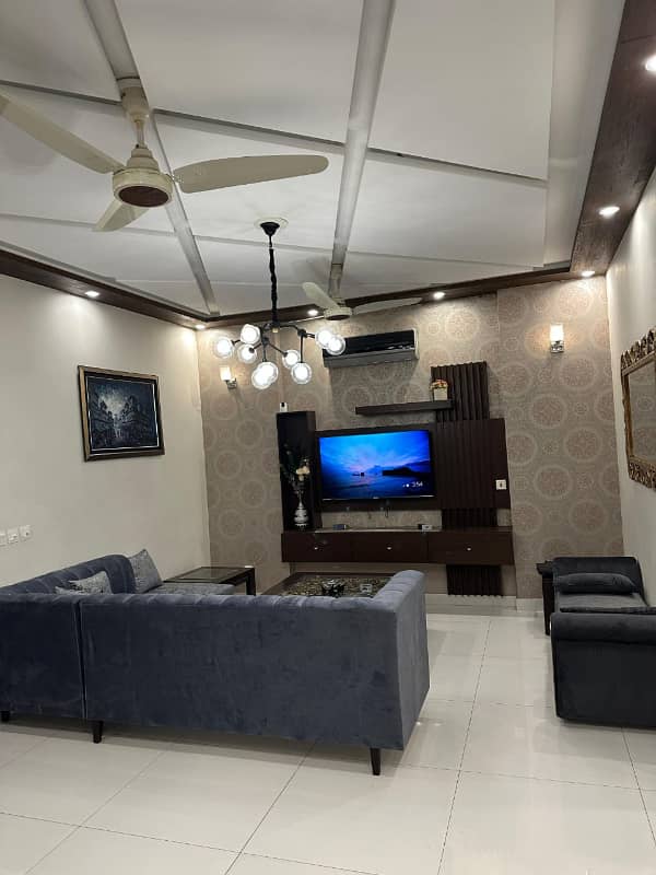 10 marla laxry furnish upper portion k 2 room par day weekly available for rent bahria town lahore 15