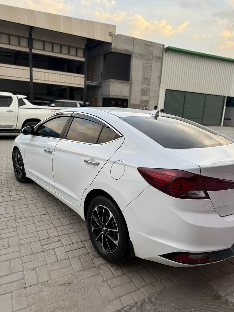 Hyundai Elantra 2022 7