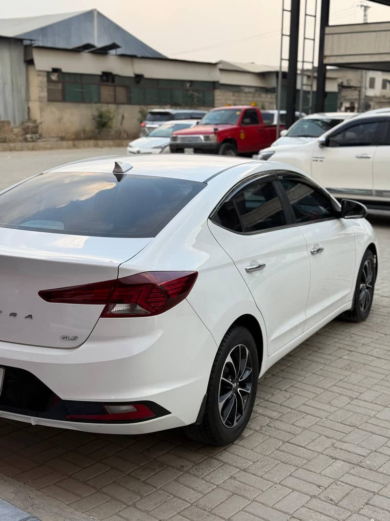 Hyundai Elantra 2022 8