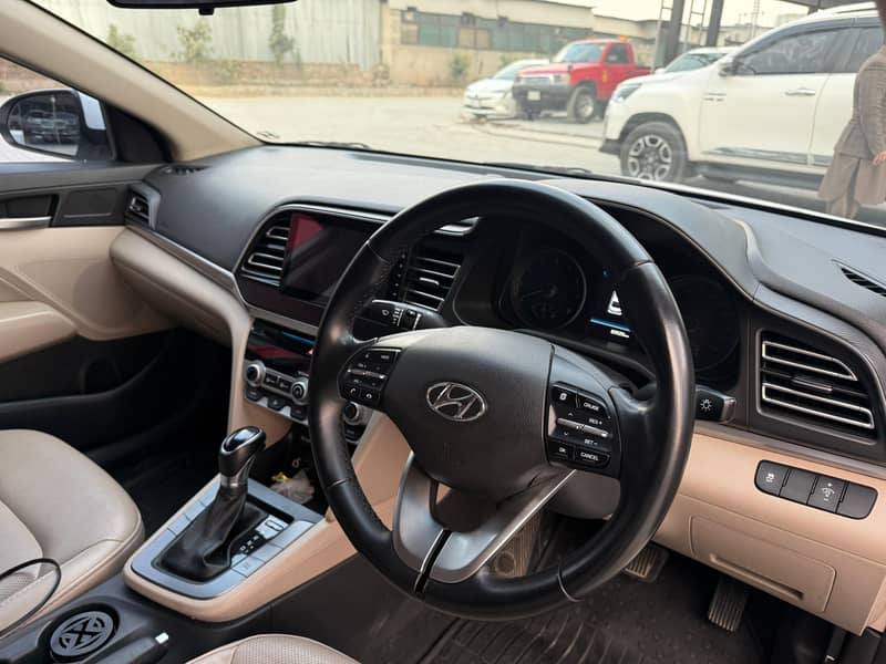 Hyundai Elantra 2022 11