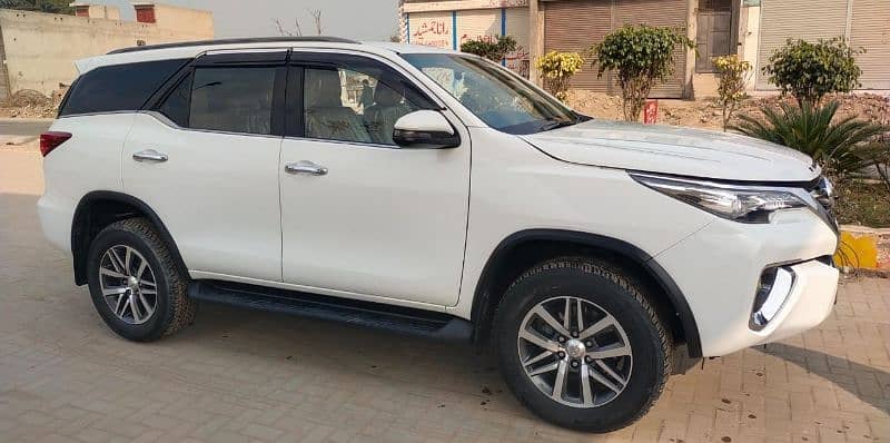 Toyota Fortuner V 2018 push start 2