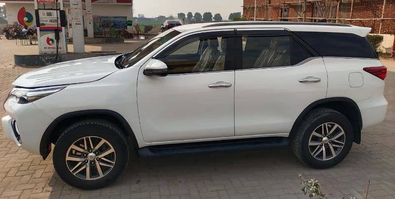 Toyota Fortuner V 2018 push start 3