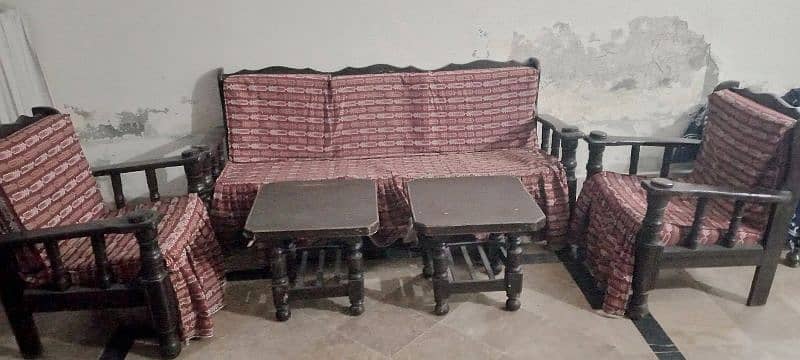 Used Sofa Set with Good Wood Quality 0