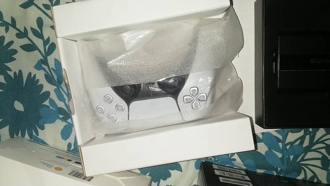 PS5 White Controller BRAND NEW! 5