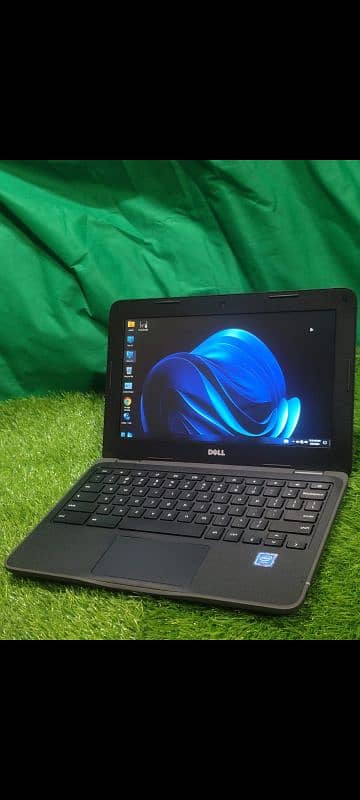 Dell 3180 chromebook windows 4/32 new condition 2