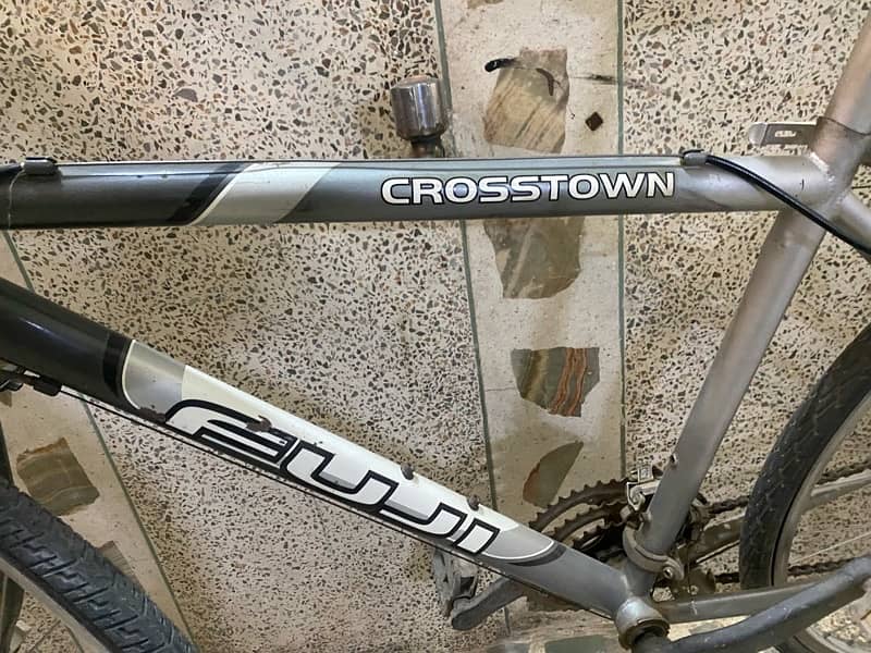 Fuji Crosstown Bicycle - Shimano Gears 4