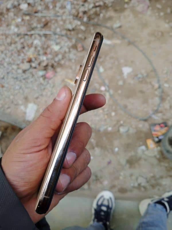 I phone xs max pta 64gb 3