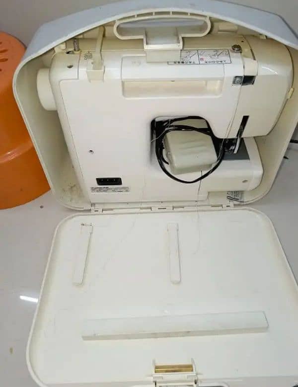 Want to sell my new Japanese silai machine. Karahi,piku bhi karti hai 3