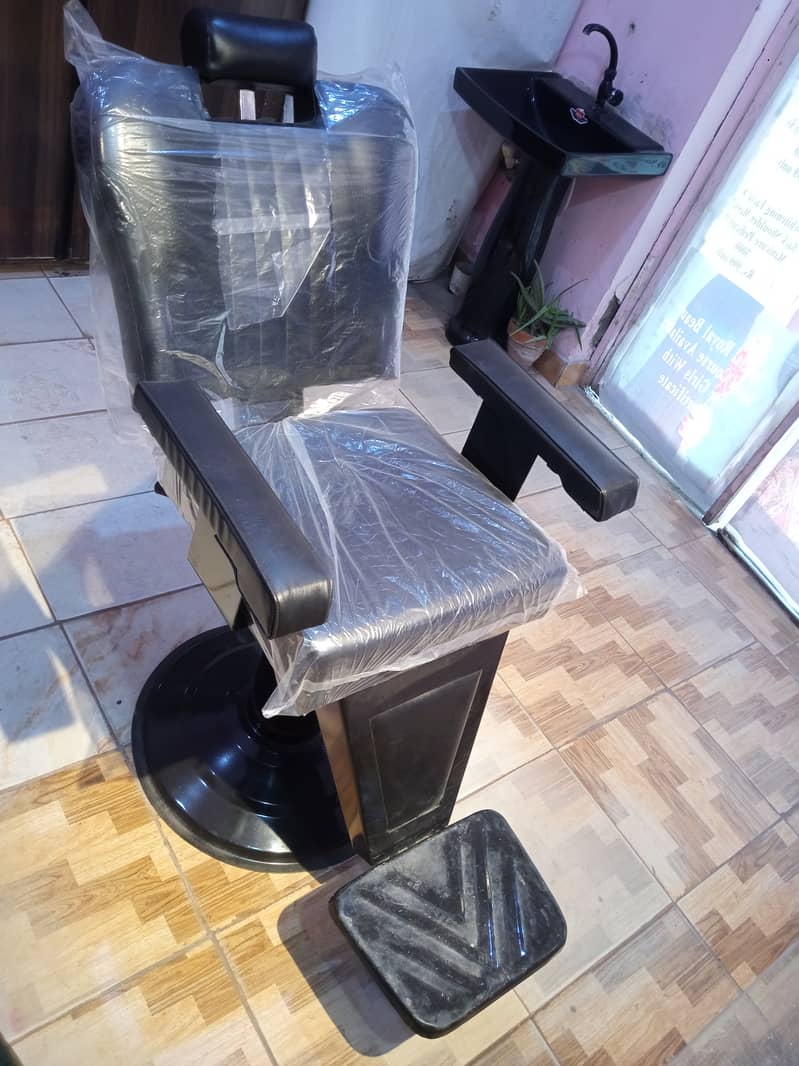 Professional Hydraulic Salon Chair – Brand New! 0