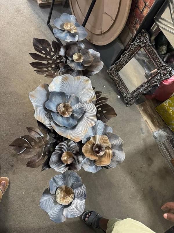 wall hanging metal flower 0