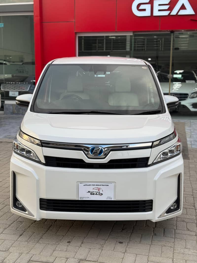 Toyota Voxy 2018 0