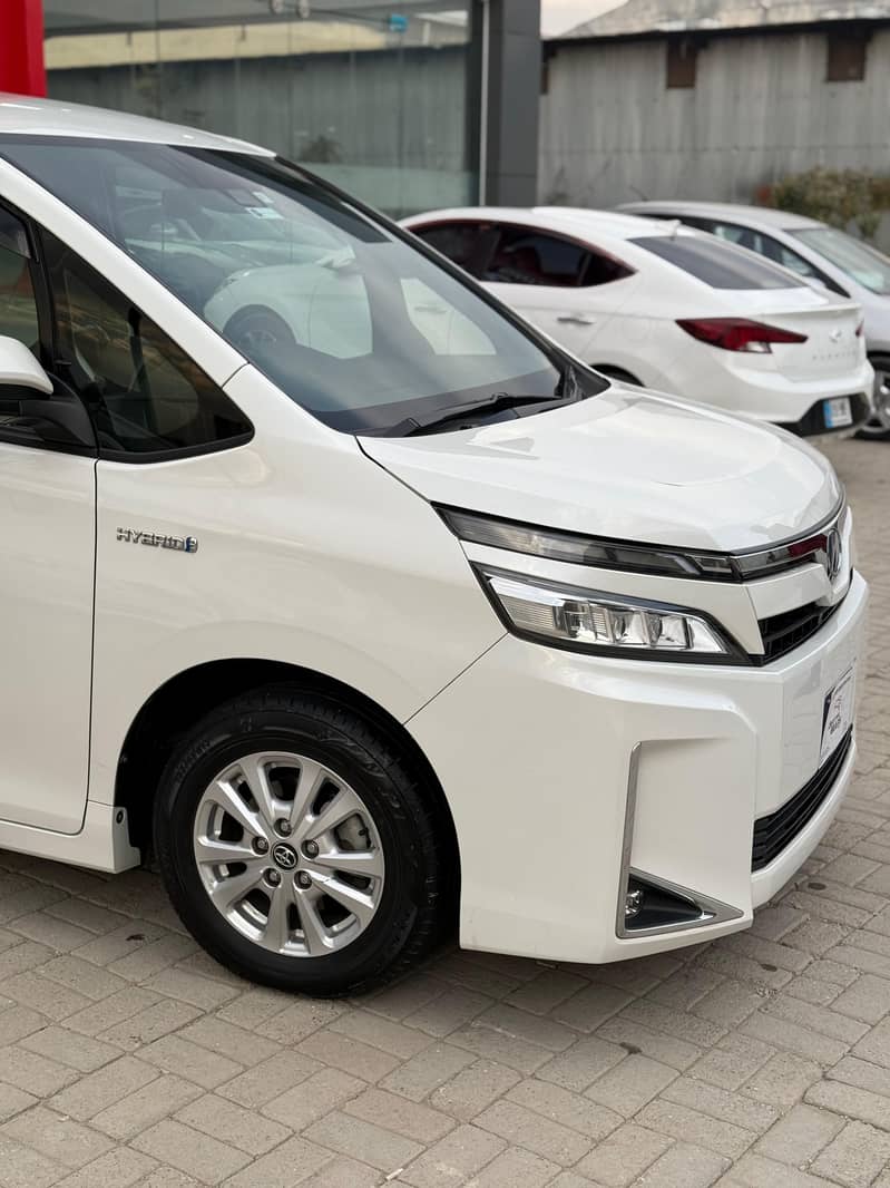 Toyota Voxy 2018 2