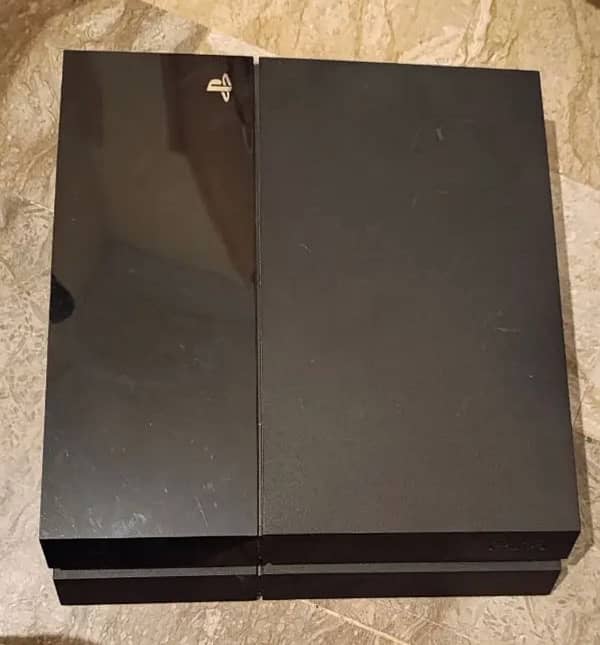 PS4 console original condition import from USA with 9 games and wires 2