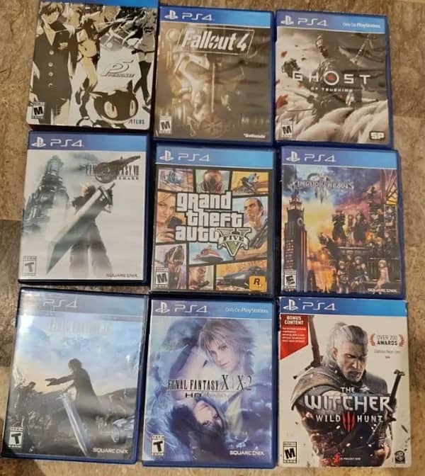 PS4 console original condition import from USA with 9 games and wires 3