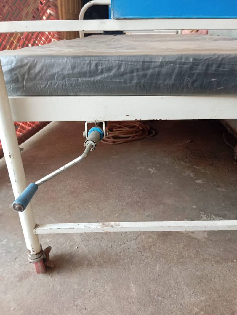 Patient bed in good condition 1