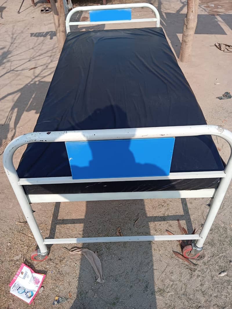 Patient bed in good condition 3