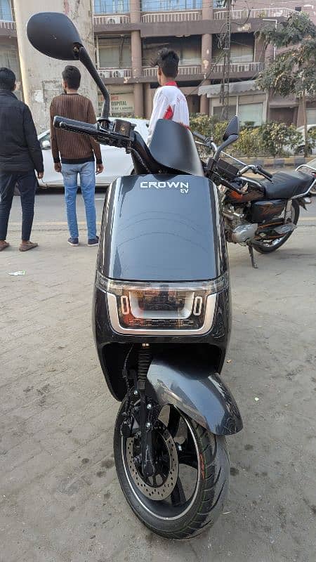 Crown Ev Scooty Pro Max 0