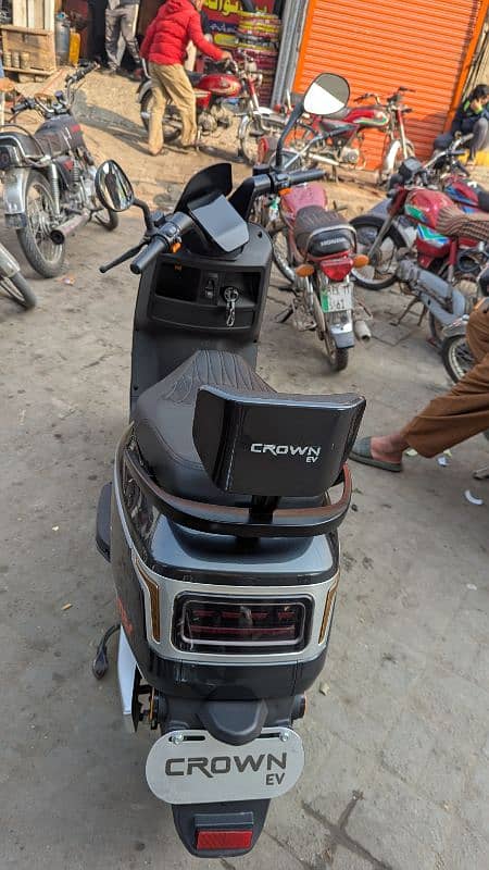 Crown Ev Scooty Pro Max 2