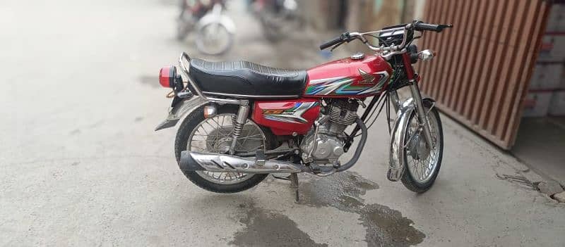 Honda 125 2023 model in 10/10 condition 2