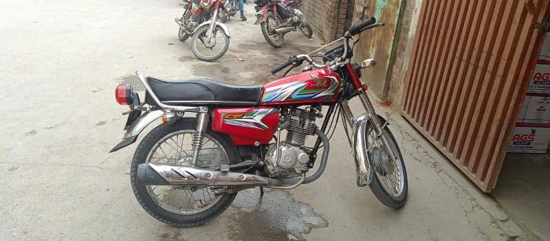 Honda 125 2023 model in 10/10 condition 3