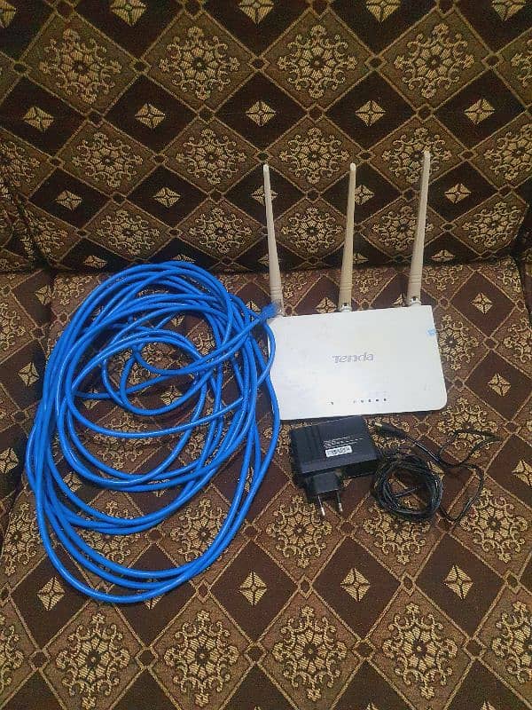 Tenda F3 wifi router with Charger + Internet Cable 0