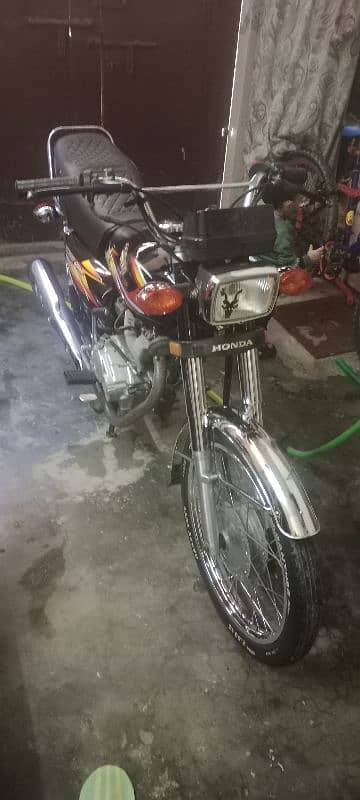 Honda 125 2021; black colour 3