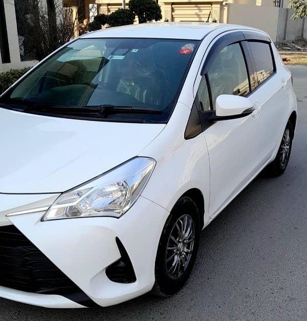 Toyota Vitz 2017 Reg. 2023 Total Genuine 1st Owner brand new car 4