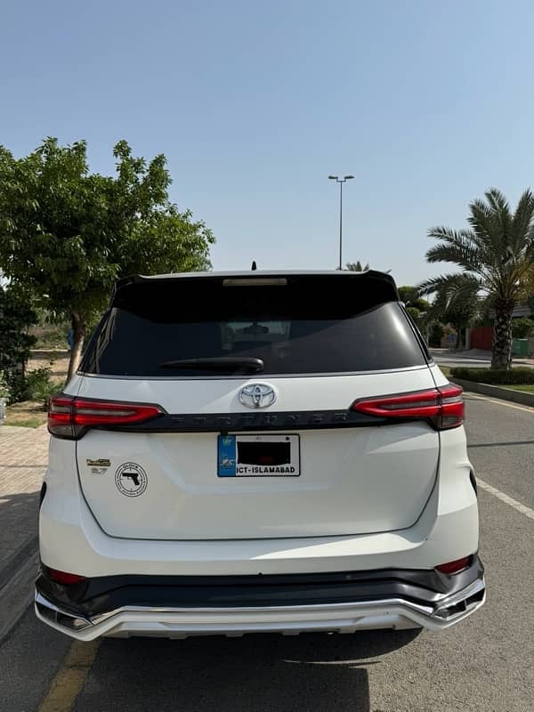 Toyota Fortuner V 2018 1