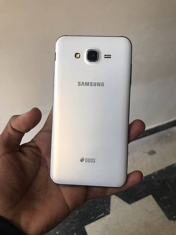 Samsung galaxy j7 with full box brand new condition 3