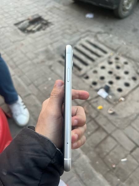 Iphone 11 128GB PTA Approved 3