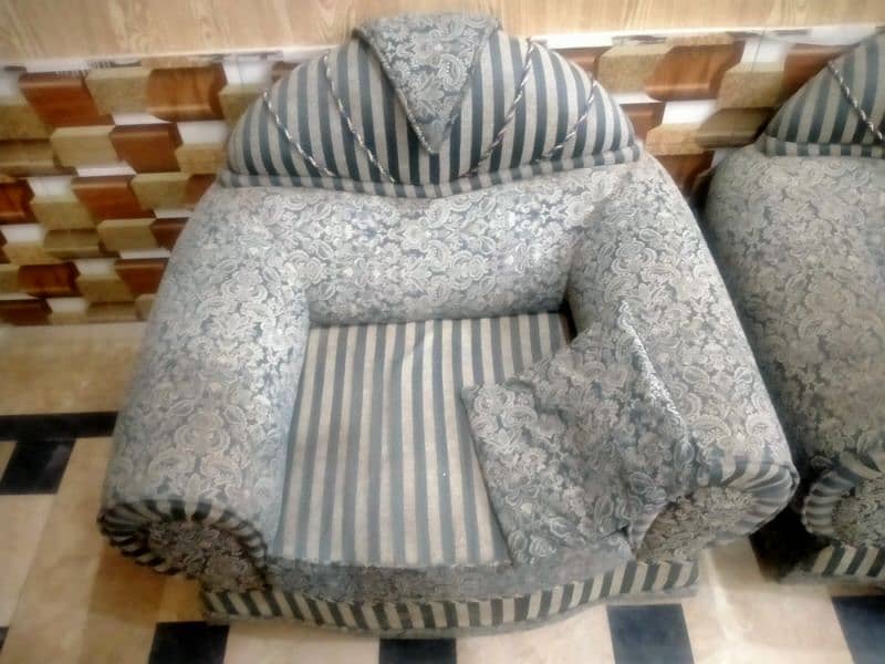 sofa set in good condition for sale 3