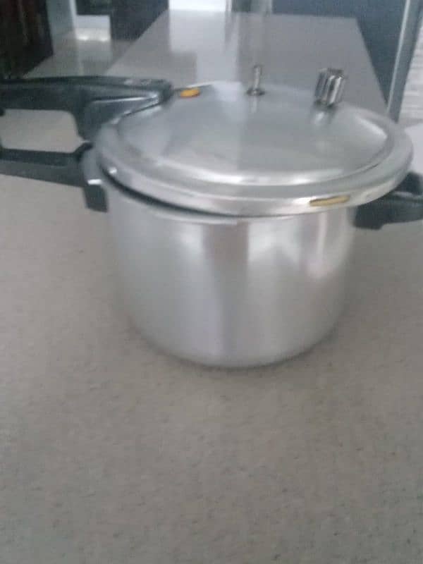 pressure cooker 0