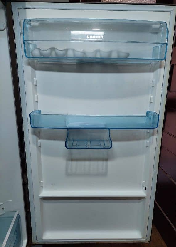 Electrolux Full size Refrigerator 5