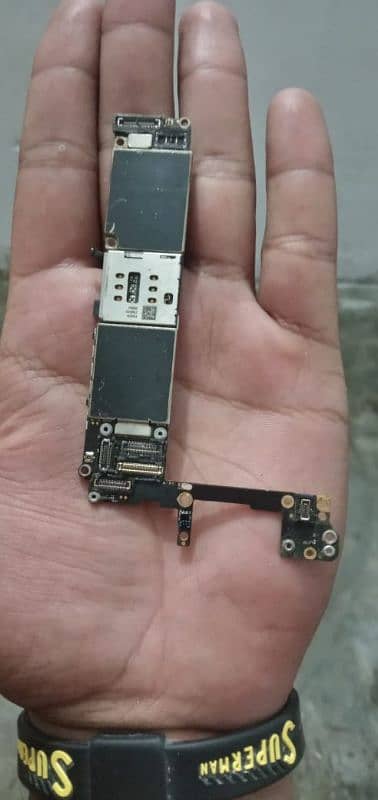 iphone 6s board and speaker 1