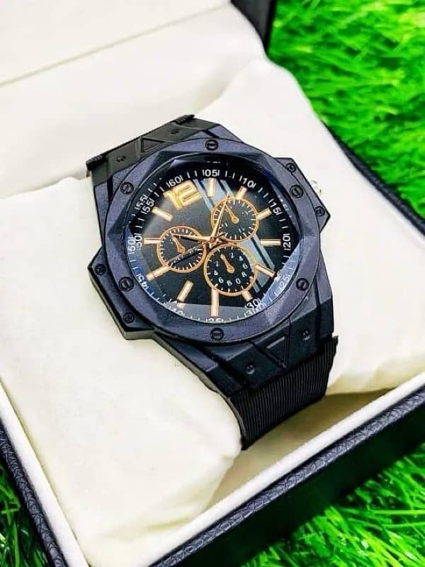 MEN;S watch BOX PACK NEW PRICE FIXED WHATSAPP NO:03060088959 3