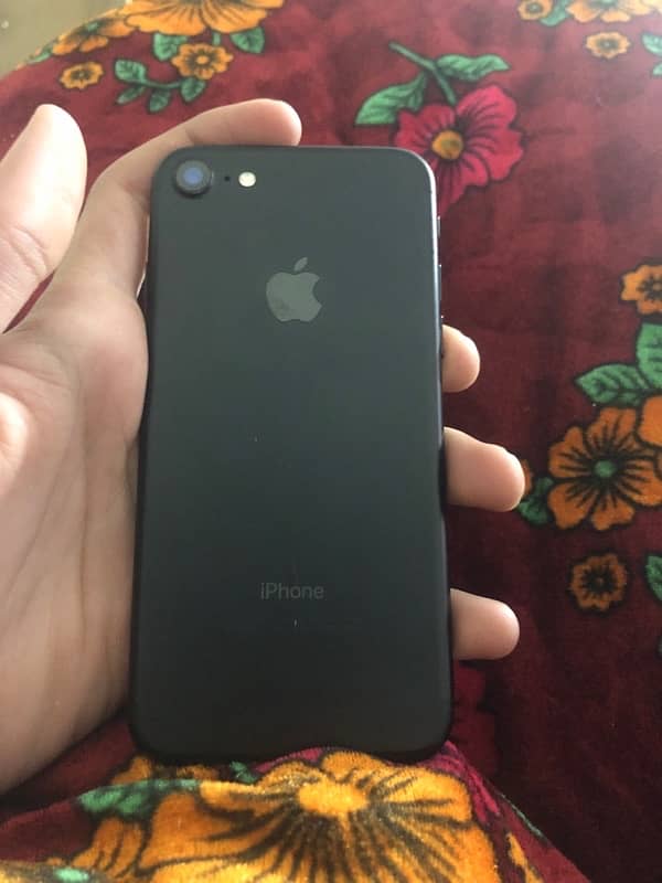 Iphone 7 Conditon Newww only 19000 0