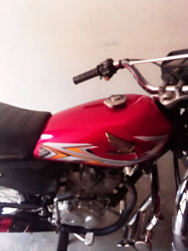 Honda 125 17 model rwp no orgnal Tanki tapay available hy 0