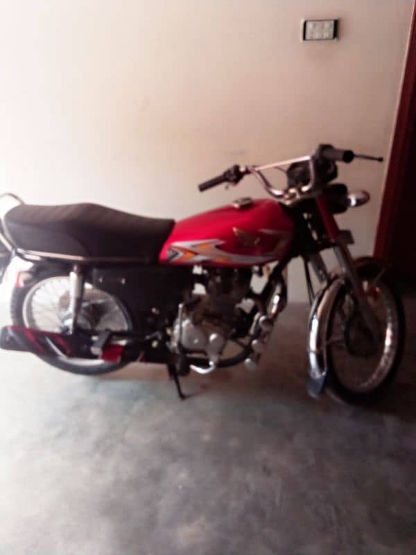 Honda 125 17 model rwp no orgnal Tanki tapay available hy 8