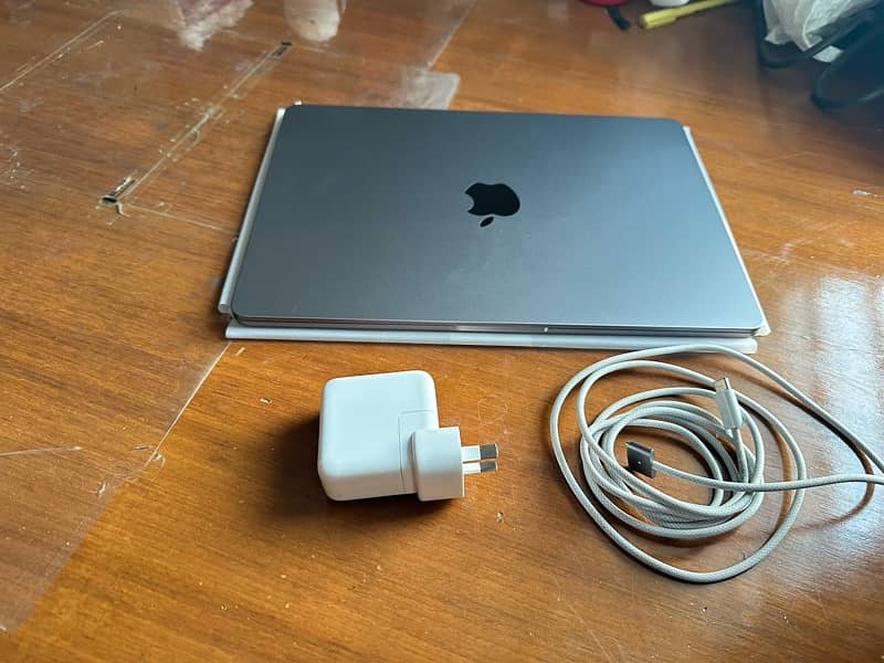 2022 M2 Air 8 gb / 512 gb Macbook with warranty 1