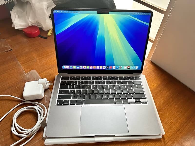 2022 M2 Air 8 gb / 512 gb Macbook with warranty 4