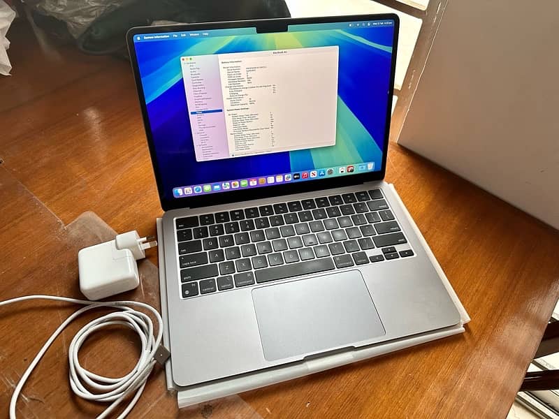 2022 M2 Air 8 gb / 512 gb Macbook with warranty 6