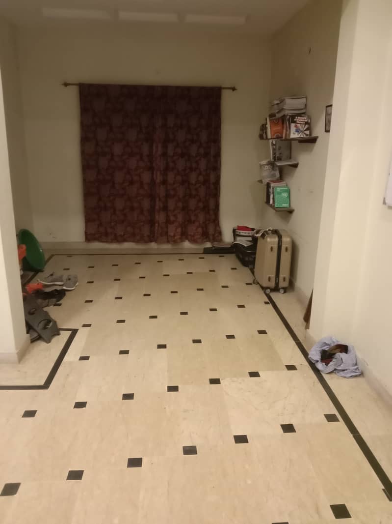 A single room along with attached washroom, kitchen and dinning area 4