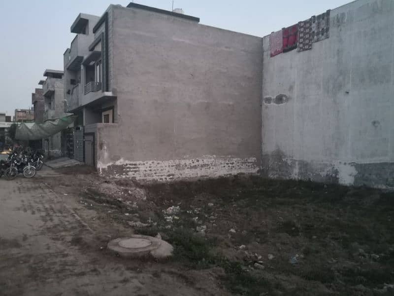 sharaq pure road, lahore garden, 3 marla plot 0